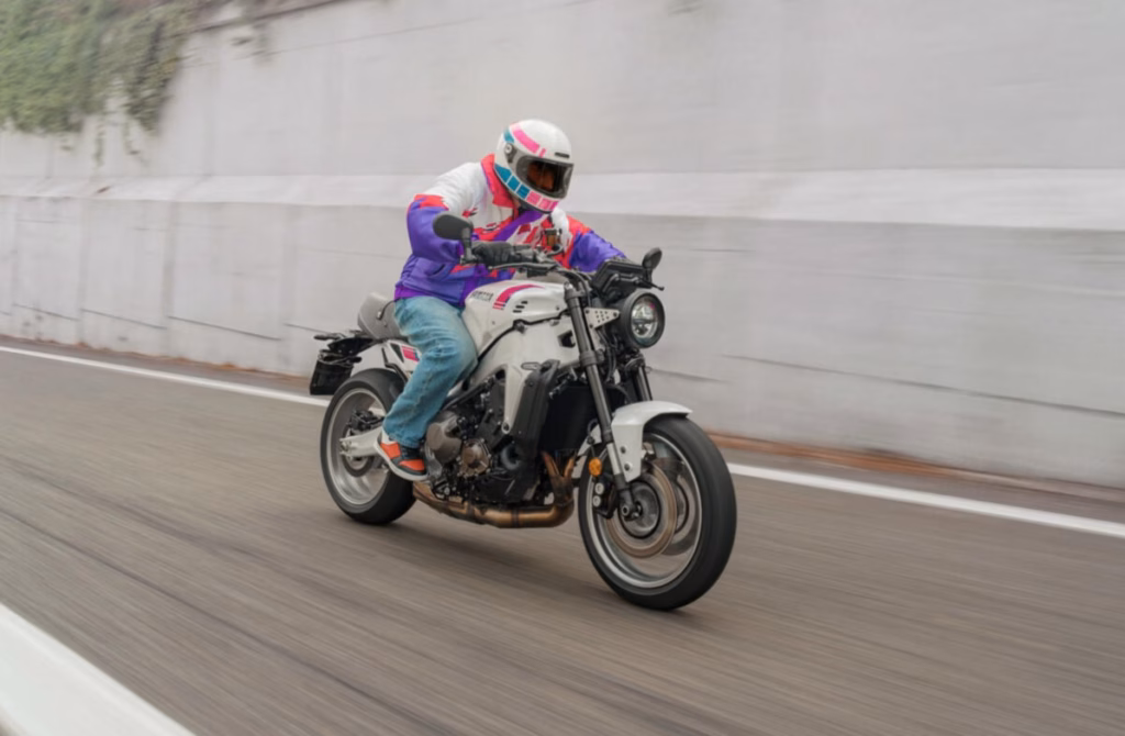 Yamaha XSR900 Neon White