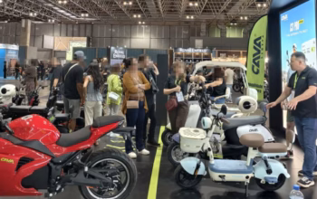 Modelos elétricos da Cavalletta e visitantes no Festival Moto Brasil 2026
