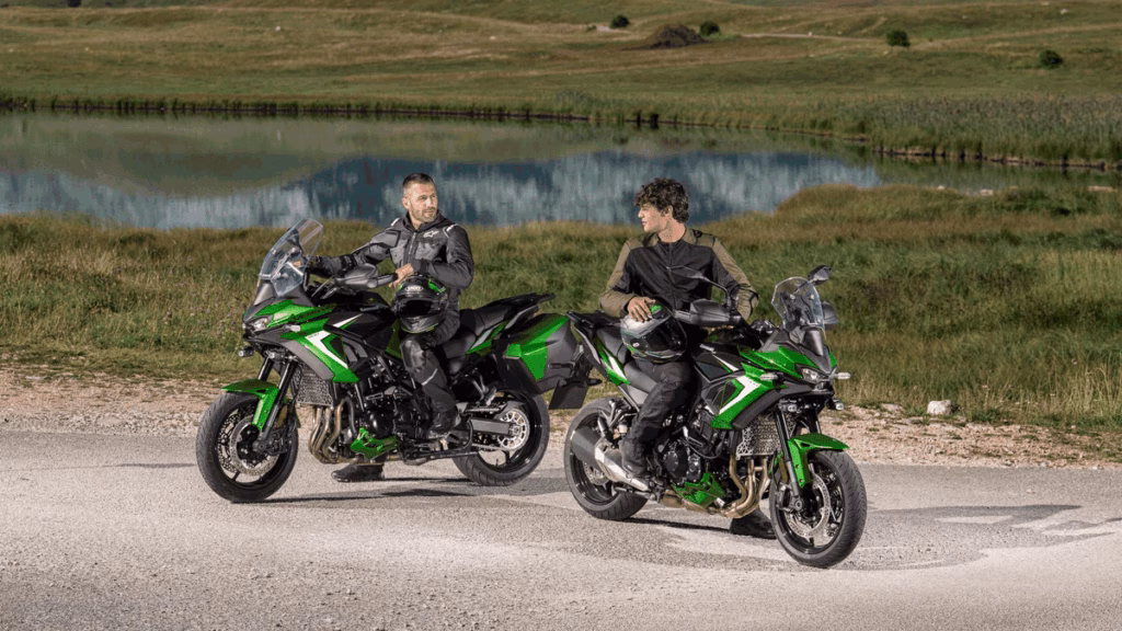 Nova Kawasaki Versys 900 em versões Standard e SE