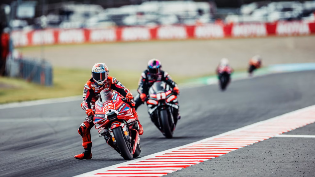 Márquez na frente do Mártin no GP do Japão