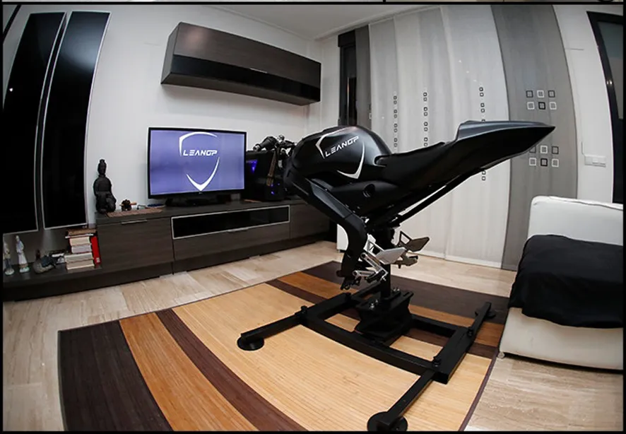 LeanGP, motos, simulador, game, jogo, TT Ilha de Man, TT Ride on the Edge, MotoGP, PlayStation, sala, Xbox, PC, computador, USB, Espanha, Motociclismo, Revista Motociclismo, Motociclismo Online