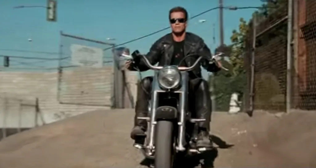 Motos, custom, trail, Harley-Davidson, Fat Boy, Exterminador do Futuro 2, Máquina Mortífera 3, O Juiz, A Rocha, Hollywood, filmes, motos de filmes, leilão, raridade, Yamaha, Kawasaki, Kawasaki 1000 Police, polícia, DT 250, Nicholas Cage, Mel Gibson, Sean Connery, Sylvester Stallone, Arnold Schwarzenegger, motociclismo, Motociclismo Online, Revista Motociclismo, Velocidade Máxima, Keanu Reeves, Sandra Bullock