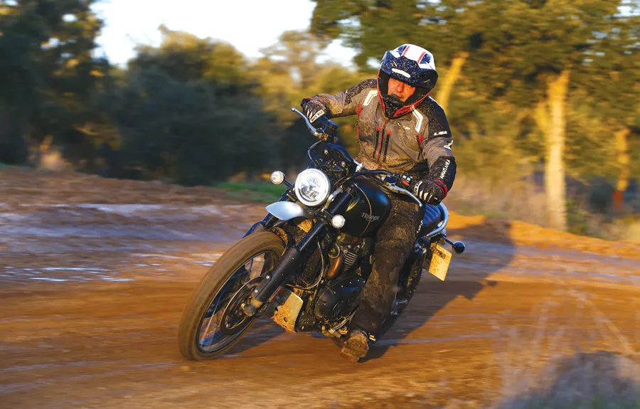 O desempenho off-road da Triumph Scrambler 1200 é surpreendente