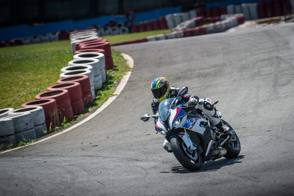 Alex Barros, Isabel Reis e Ismael Baubeta testam esportivos da BMW