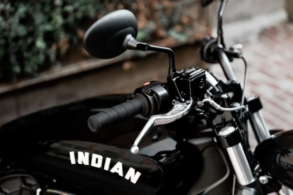 Indian Scout Bobber Sixer