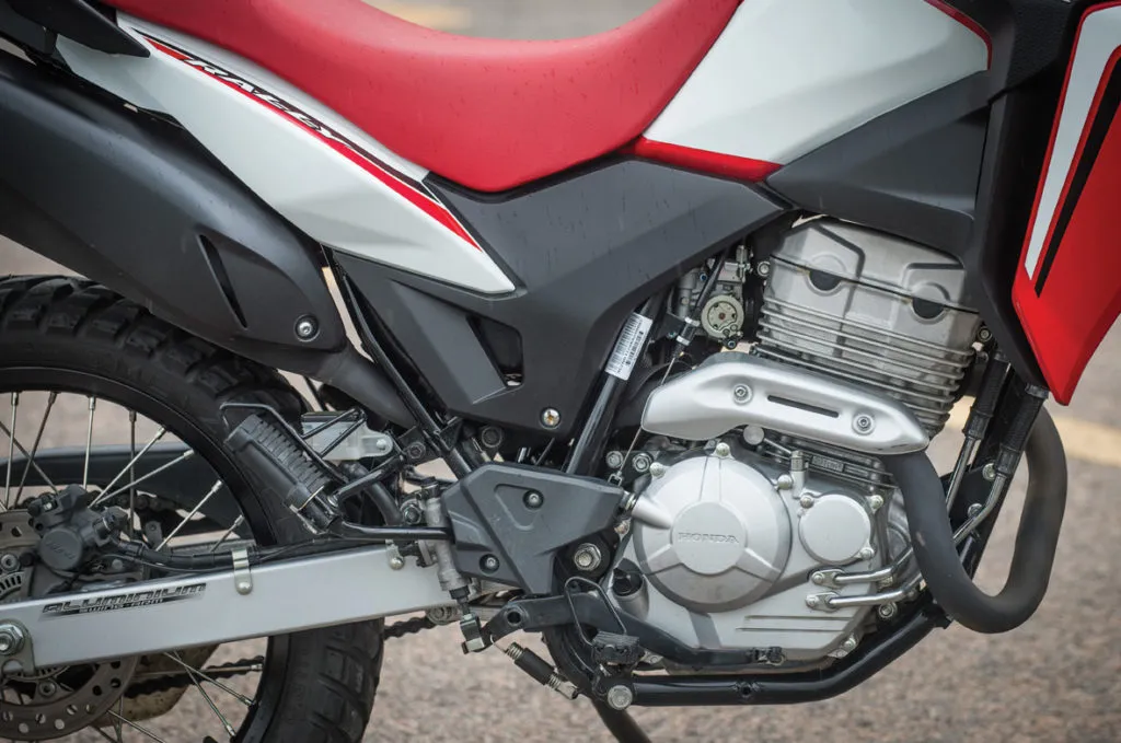 Honda XRE 300: Boa, bonita e extremamente competente