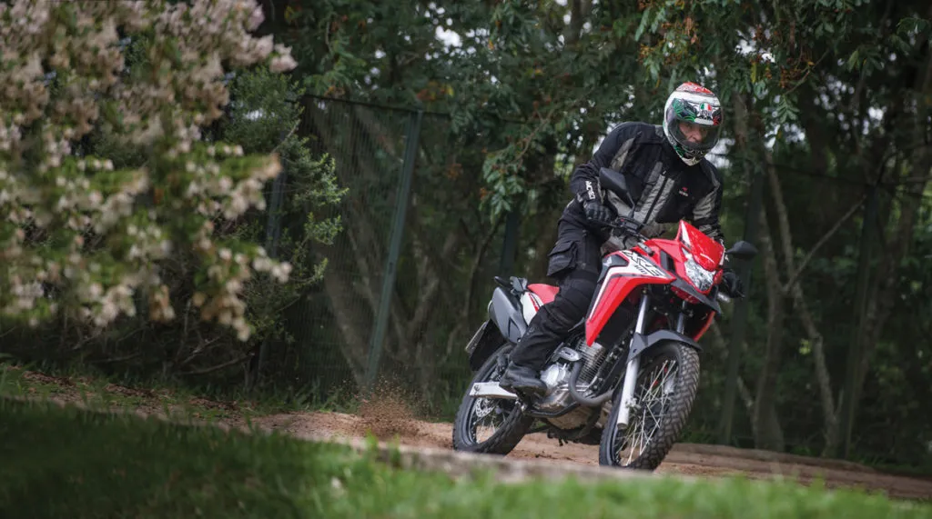 Honda XRE 300: Boa, bonita e extremamente competente