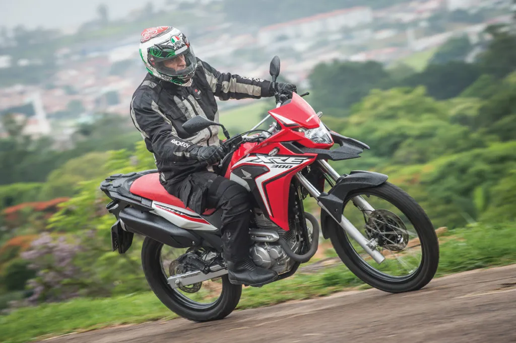 Honda XRE 300: Boa, bonita e extremamente competente