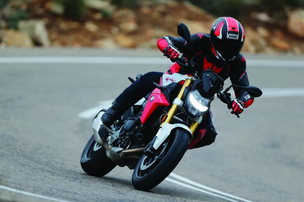 BMW F 900 R e F 900 XR: mesma base, duas versões