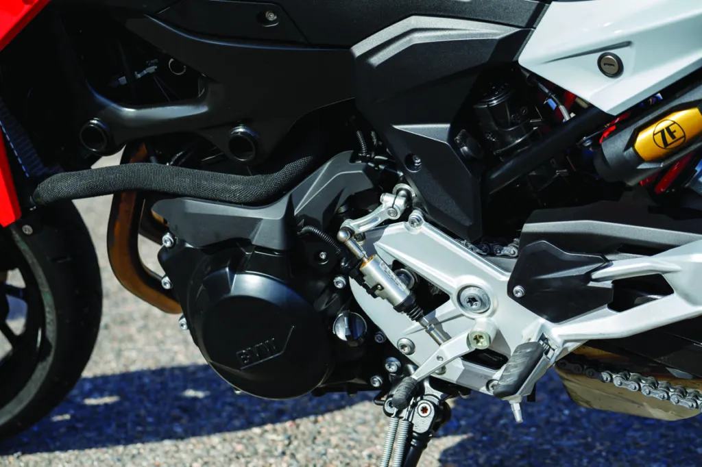 BMW F 900 R e F 900 XR: mesma base, duas versões