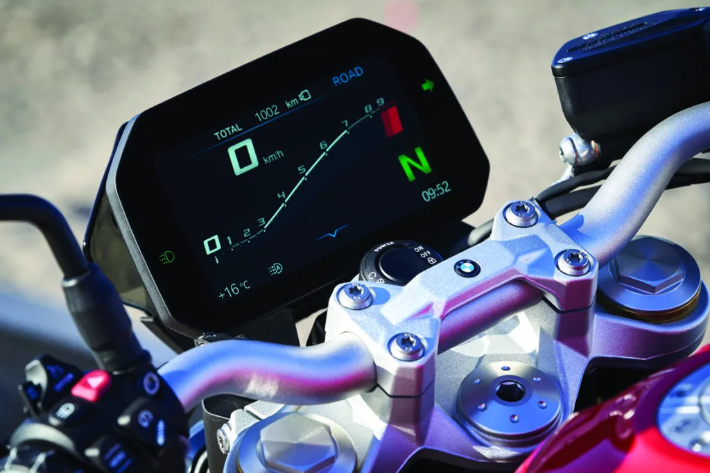 BMW F 900 R e F 900 XR: mesma base, duas versões