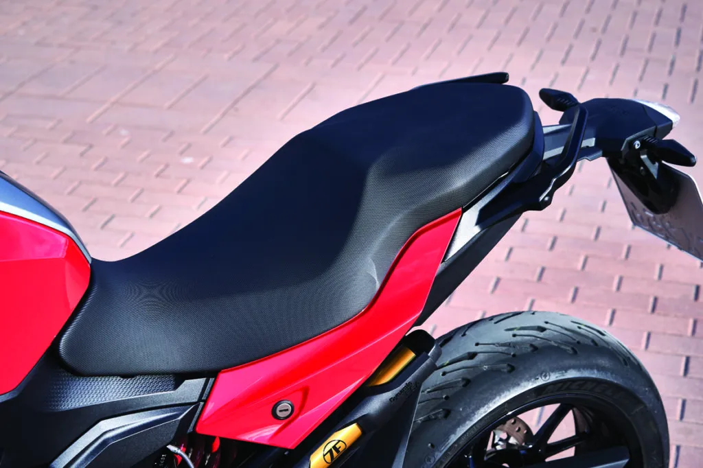 BMW F 900 R e F 900 XR: mesma base, duas versões