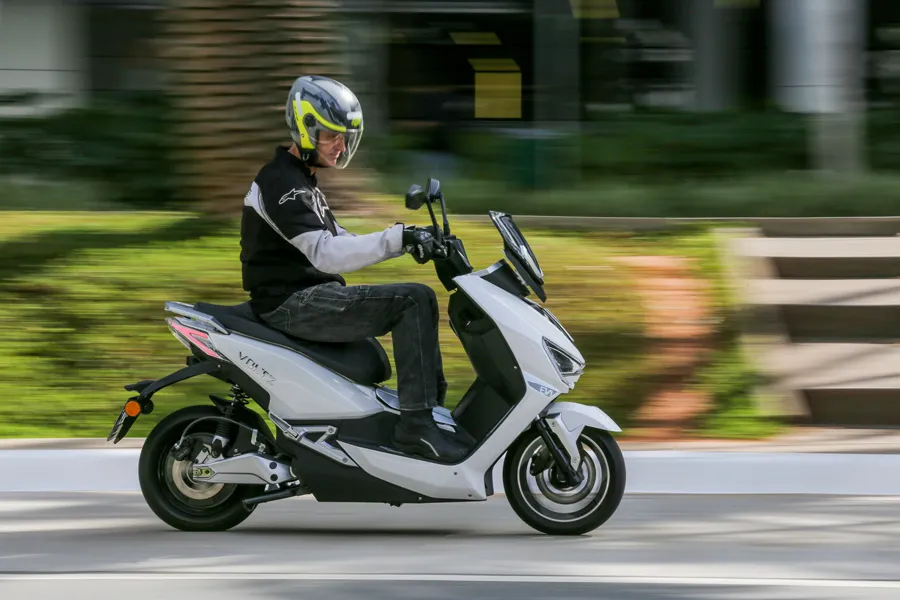 Interesse por motos cresce no Brasil; elétricas se destacam