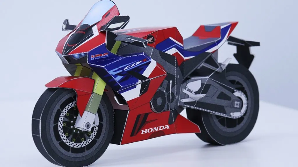 Que tal construir sua própria Honda CBR 1000RR-R?