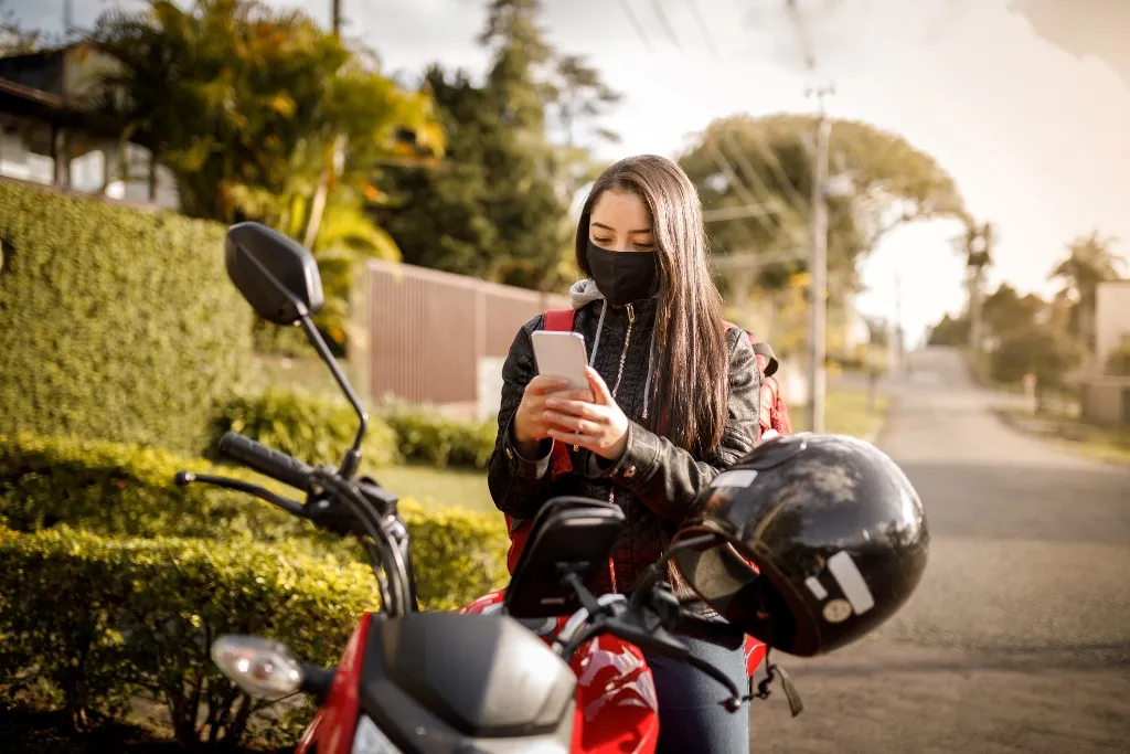 Dia do Motociclista motogirl Moto, uma importante aliada do brasileiro no dia a dia