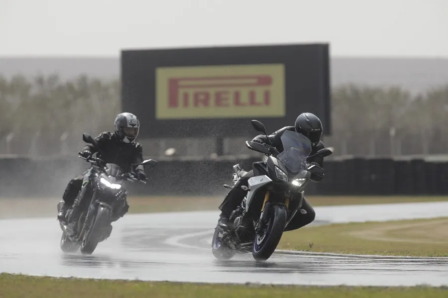 Pirelli Diablo Rosso lV