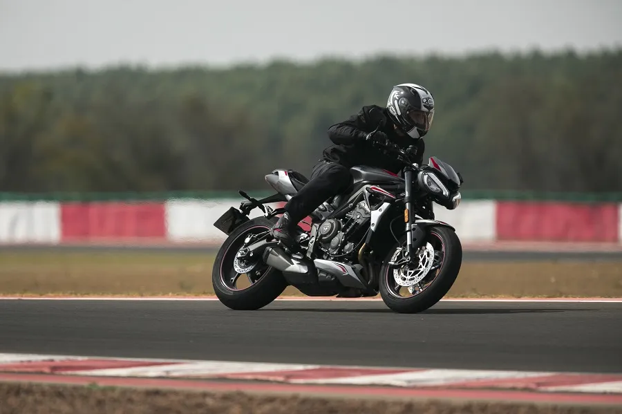 Pirelli Diablo Rosso lV