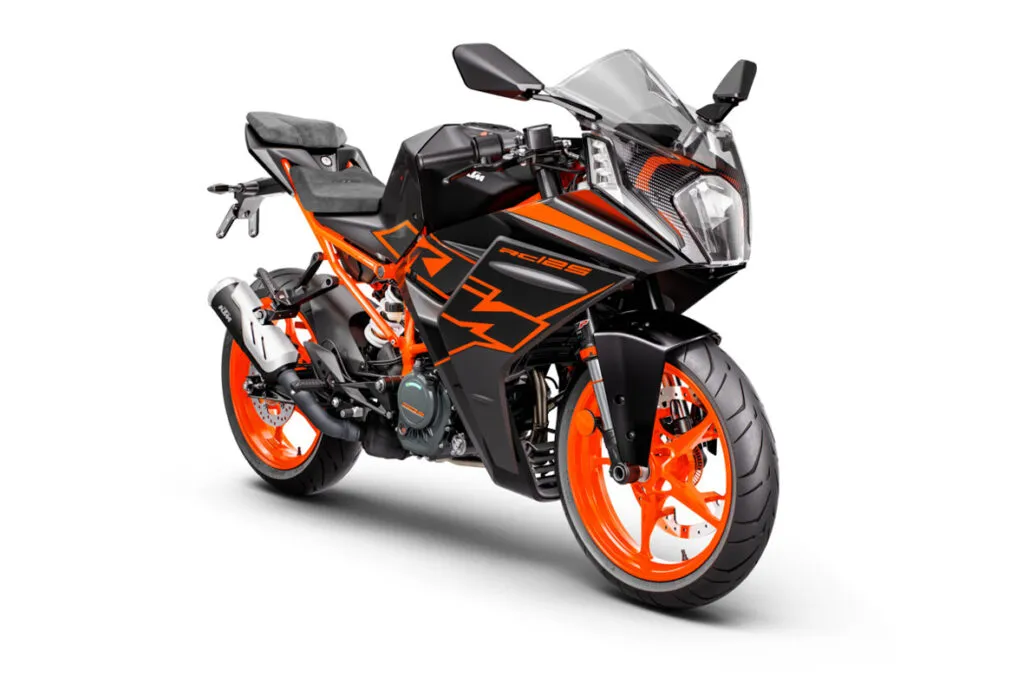 KTM revela pequenas esportivas RC 125 e RC 390