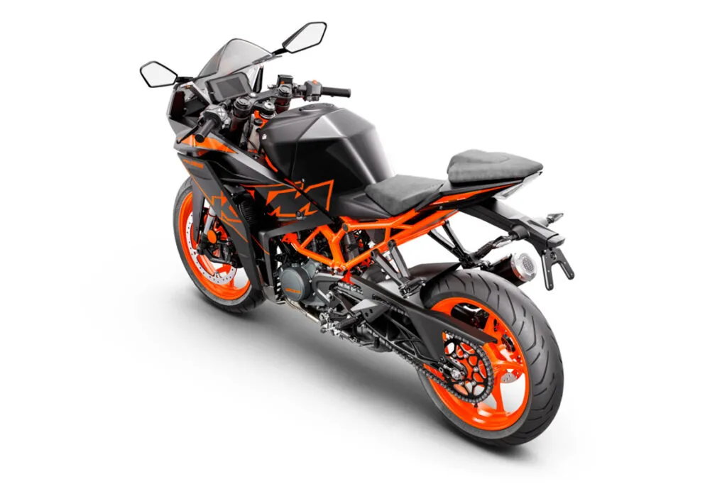 KTM revela pequenas esportivas RC 125 e RC 390