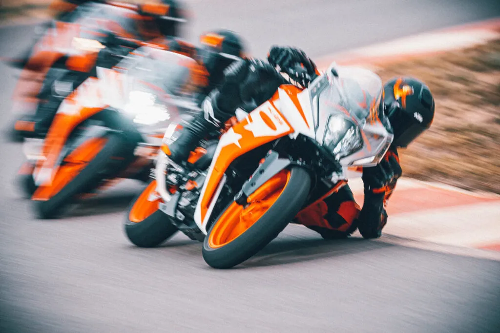 KTM revela pequenas esportivas RC 125 e RC 390