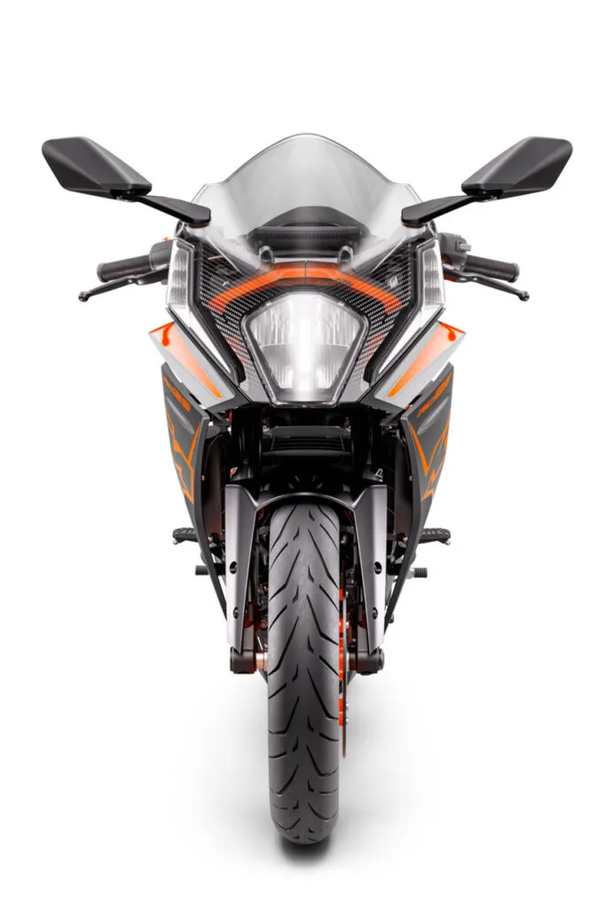 KTM revela pequenas esportivas RC 125 e RC 390