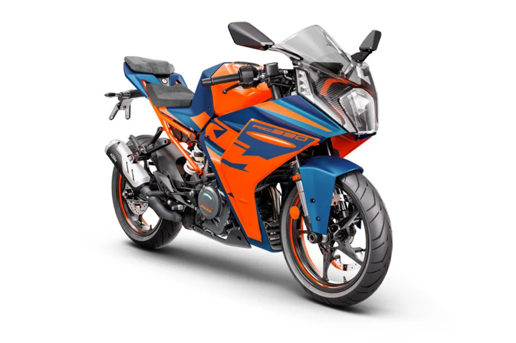 KTM revela pequenas esportivas RC 125 e RC 390