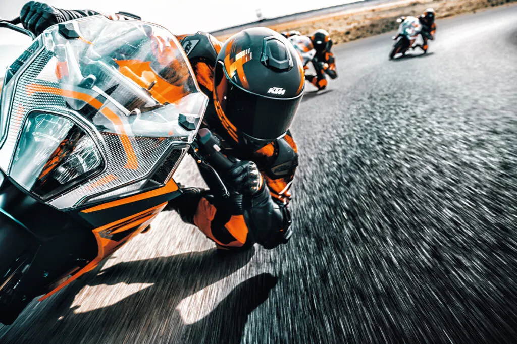 KTM revela pequenas esportivas RC 125 e RC 390