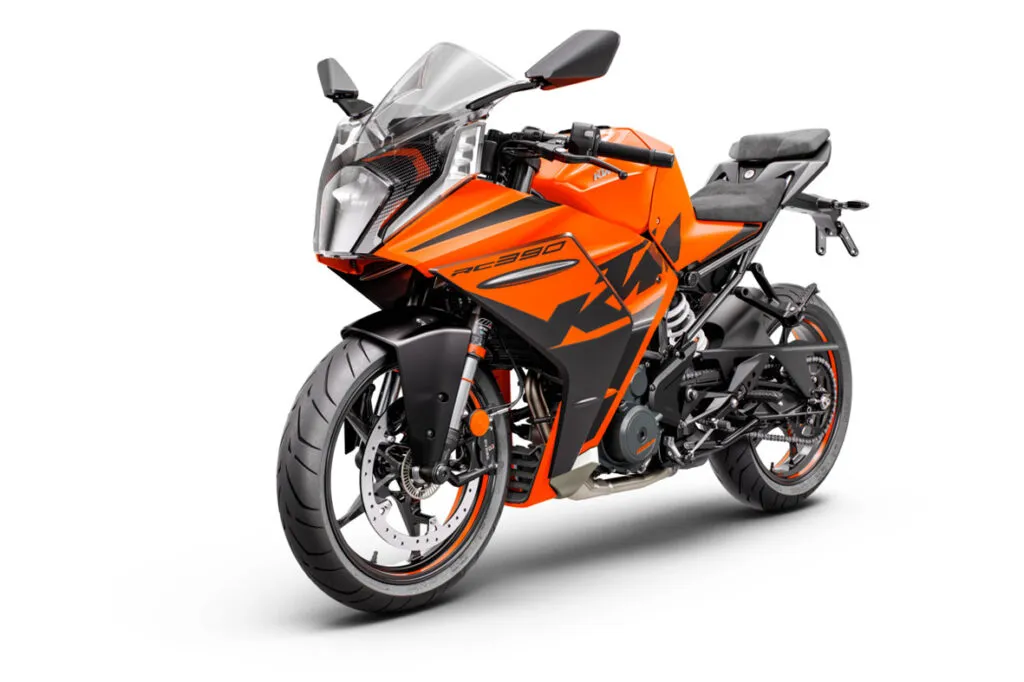 KTM revela pequenas esportivas RC 125 e RC 390