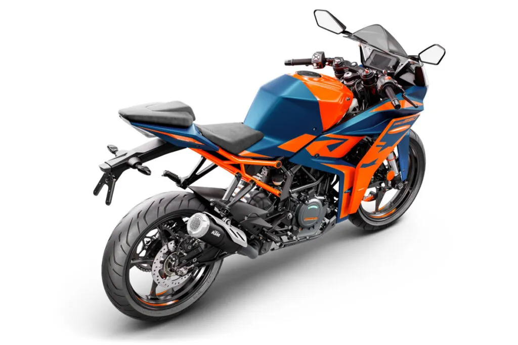 KTM revela pequenas esportivas RC 125 e RC 390