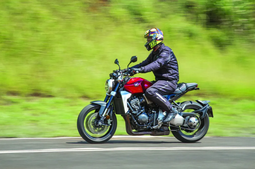 Honda CB 1000R x Yamaha MT-09: presença e muita pegada