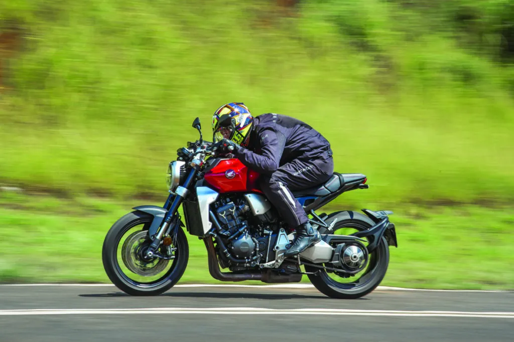 Honda CB 1000R x Yamaha MT-09: presença e muita pegada