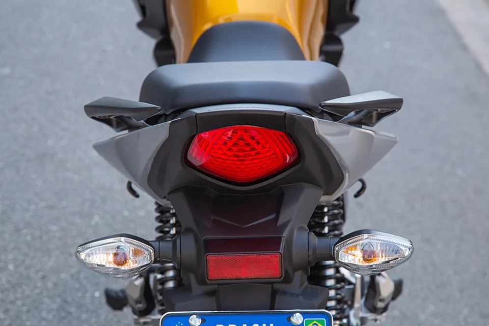 Honda CG 160 x Yamaha Fazer 150, as donas das ruas