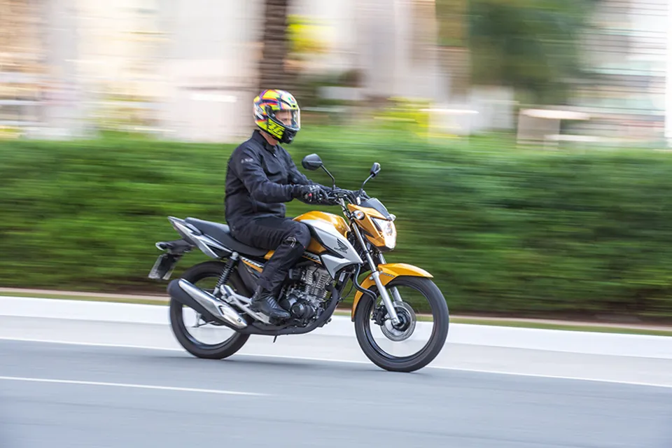 Honda CG 160 x Yamaha Fazer 150, as donas das ruas