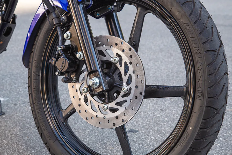 Honda CG 160 x Yamaha Fazer 150, as donas das ruas