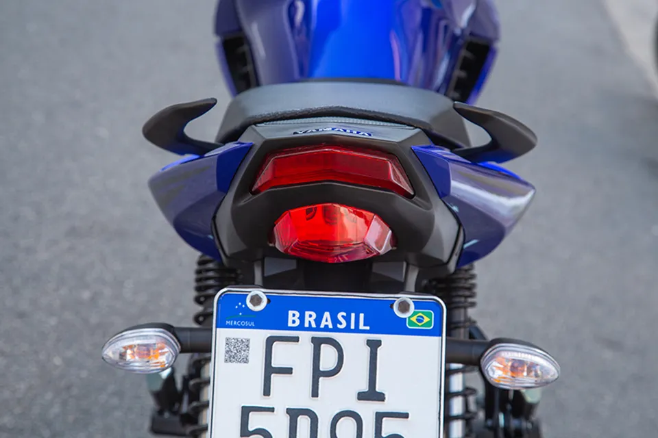 Honda CG 160 x Yamaha Fazer 150, as donas das ruas