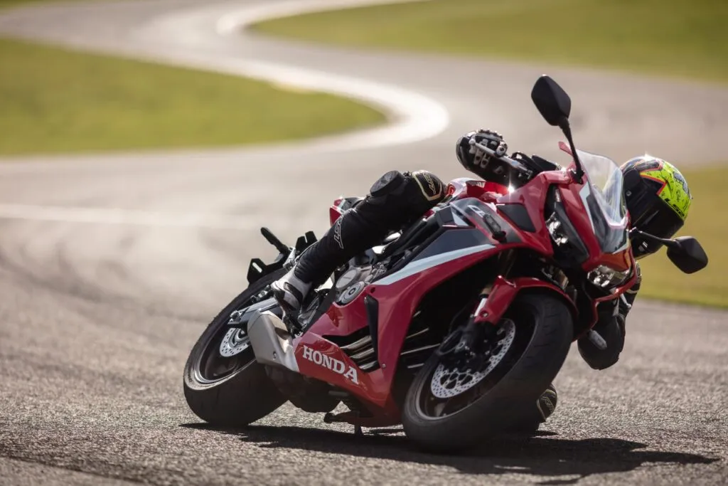 Honda revela CB 650R e CBR 650R 2022. Veja o que mudou