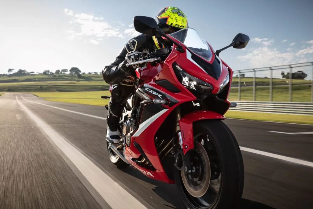 Honda revela CB 650R e CBR 650R 2022. Veja o que mudou
