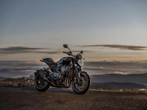 Honda CB 1000R e mais duas novidades chegam aprimoradas em 2022