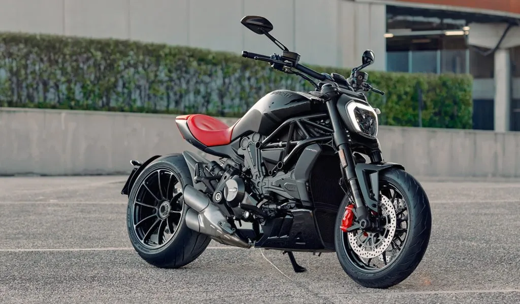 Ducati-Hypermotard-698-Mono-Nera-02