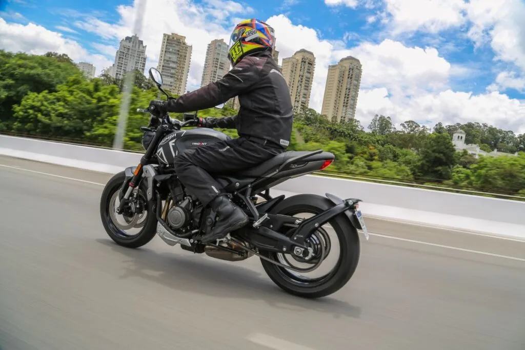 Triumph Trident 660: média cilindrada e personalidade forte 