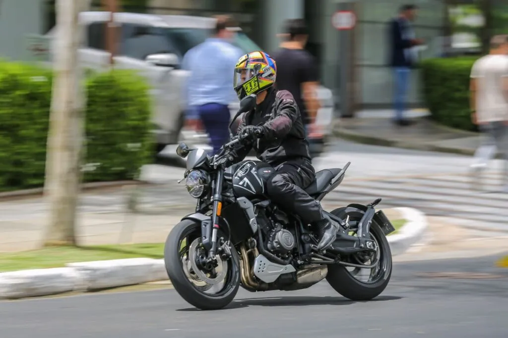 Triumph Trident 660: média cilindrada e personalidade forte 