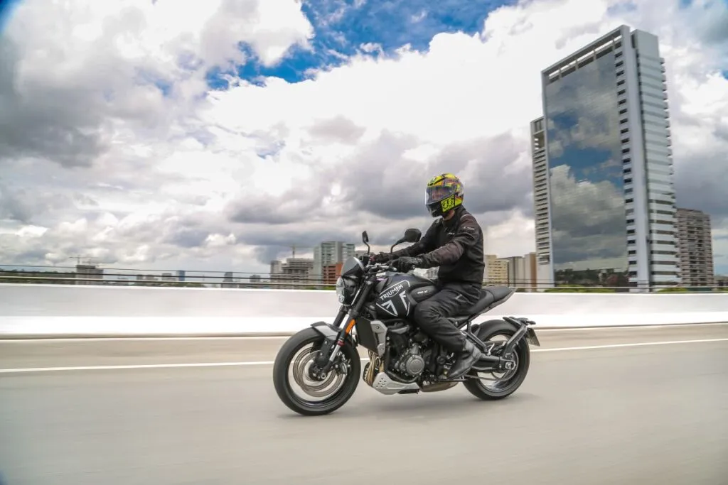 Triumph Trident 660: média cilindrada e personalidade forte 
