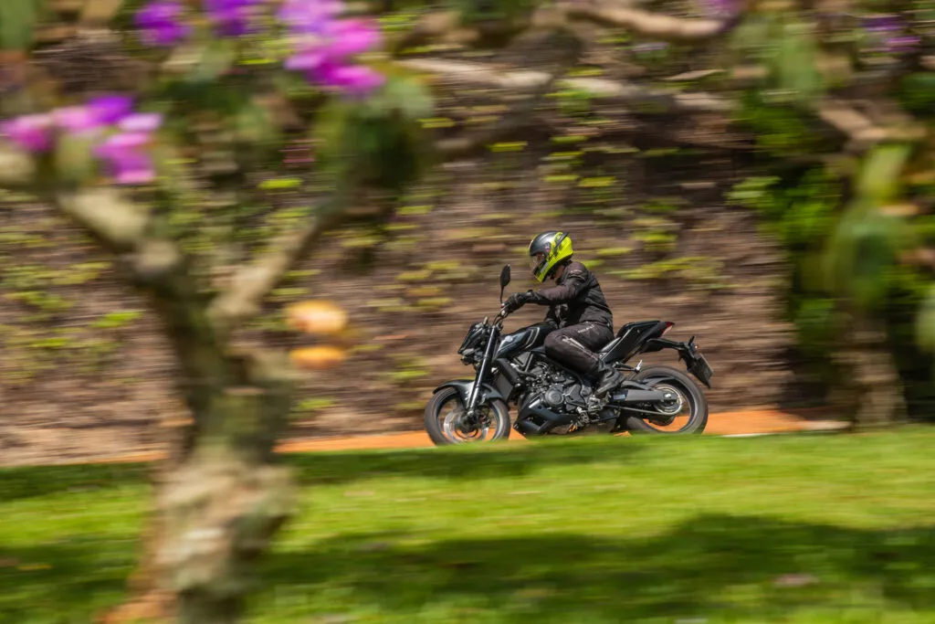 Yamaha MT-03: moderna, eficiente e muito divertida