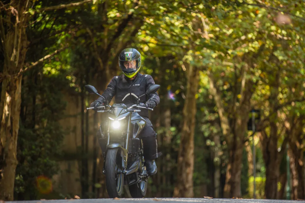 Yamaha MT-03: moderna, eficiente e muito divertida