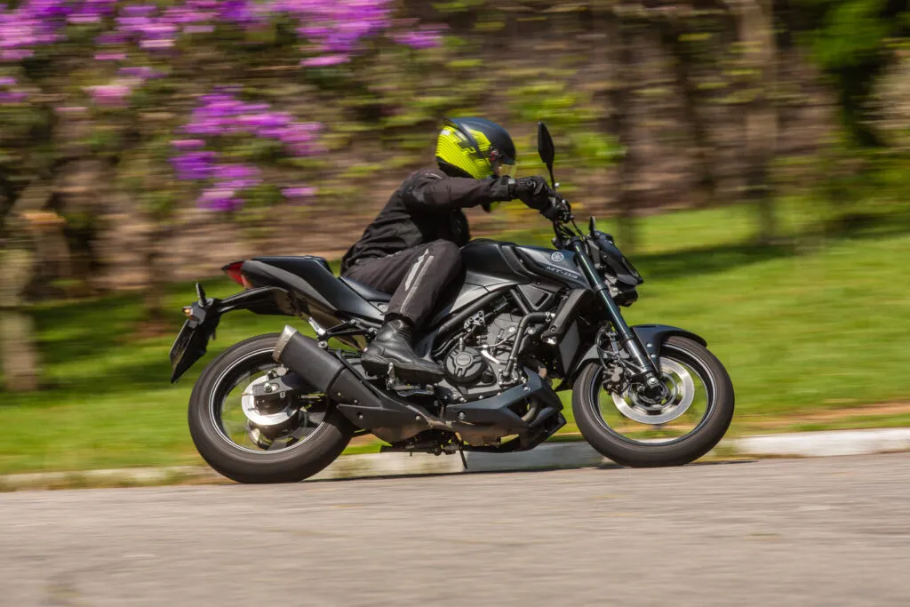 Yamaha MT-03: moderna, eficiente e muito divertida