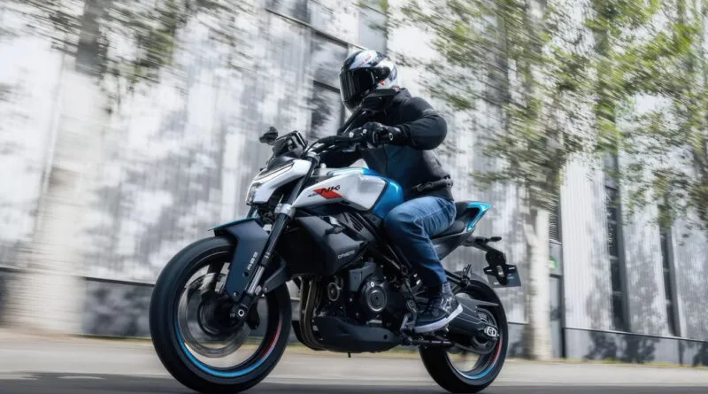 CFMoto 450 NK 2024: uma naked elegante e moderna