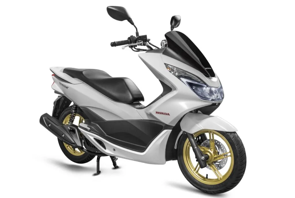 Honda comemora 10 anos de PCX e recorde de emplacamentos
