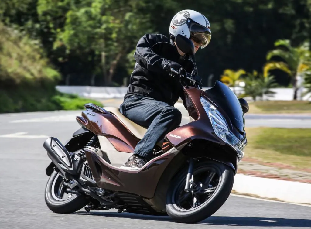 Honda comemora 10 anos de PCX e recorde de emplacamentos