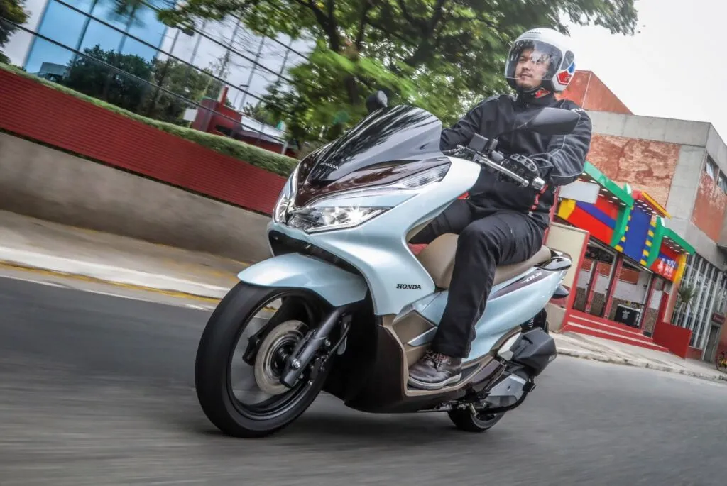 Honda comemora 10 anos de PCX e recorde de emplacamentos
