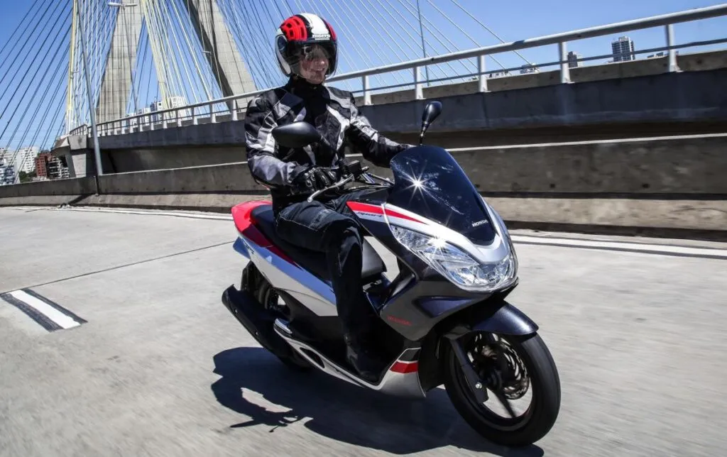 Honda comemora 10 anos de PCX e recorde de emplacamentos